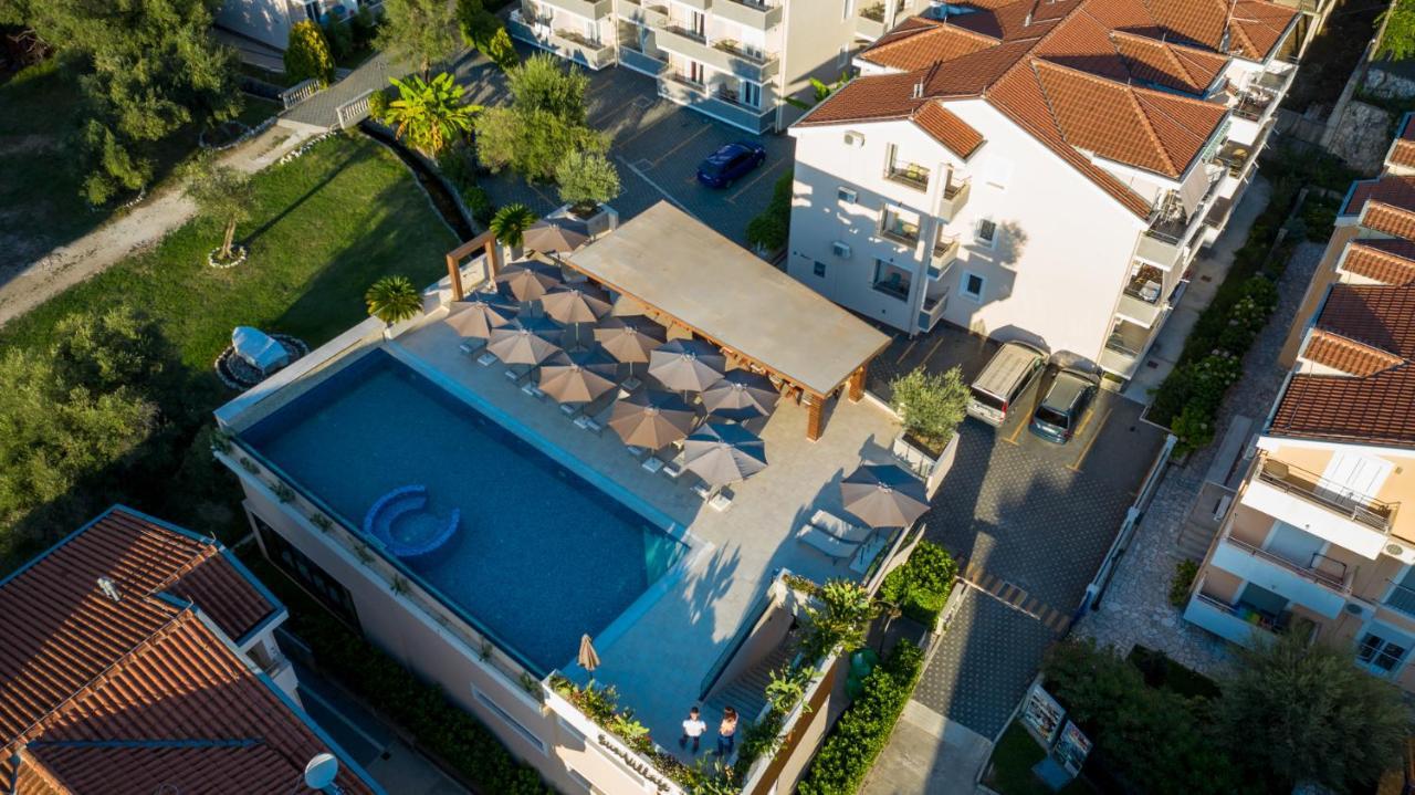 Sun Village Aparthotel แฮร์เซ็ก-โนวี ภายนอก รูปภาพ