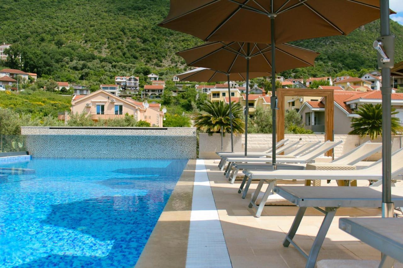 Sun Village Aparthotel แฮร์เซ็ก-โนวี ภายนอก รูปภาพ