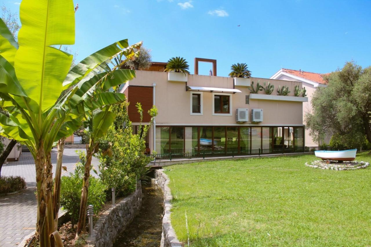 Sun Village Aparthotel แฮร์เซ็ก-โนวี ภายนอก รูปภาพ