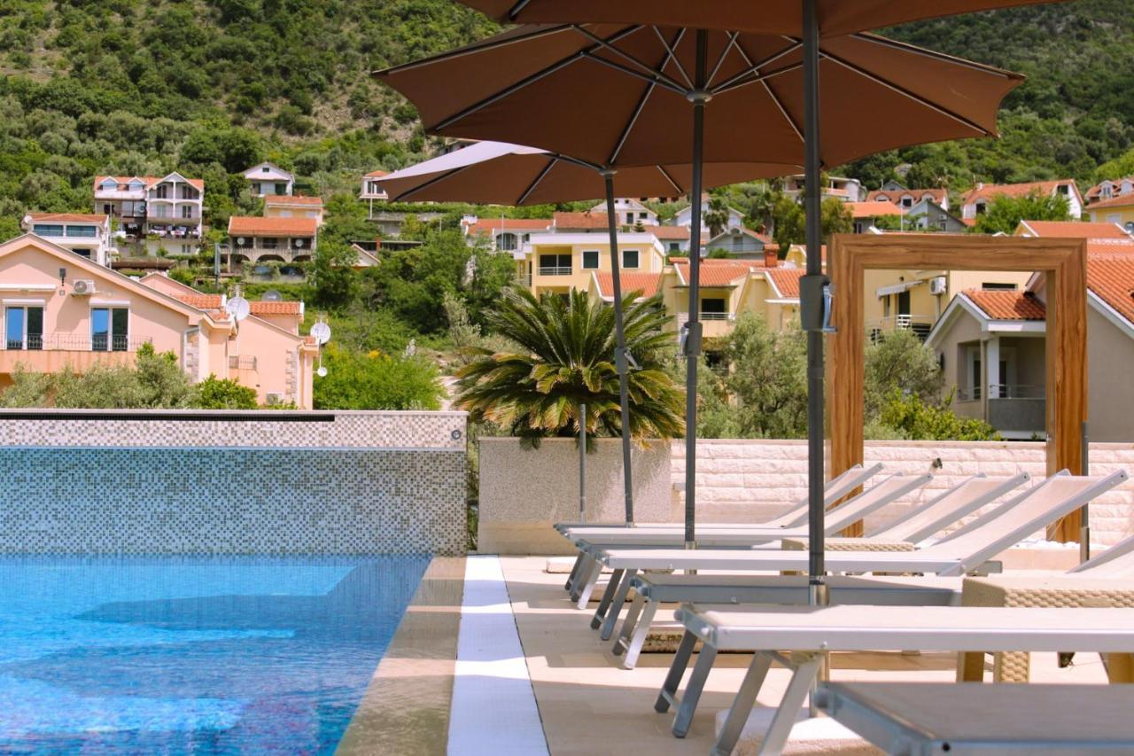 Sun Village Aparthotel แฮร์เซ็ก-โนวี ภายนอก รูปภาพ