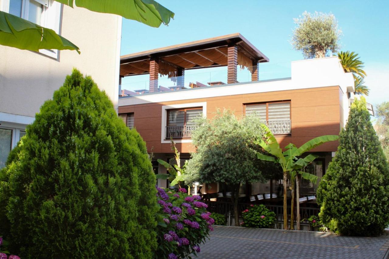 Sun Village Aparthotel แฮร์เซ็ก-โนวี ภายนอก รูปภาพ