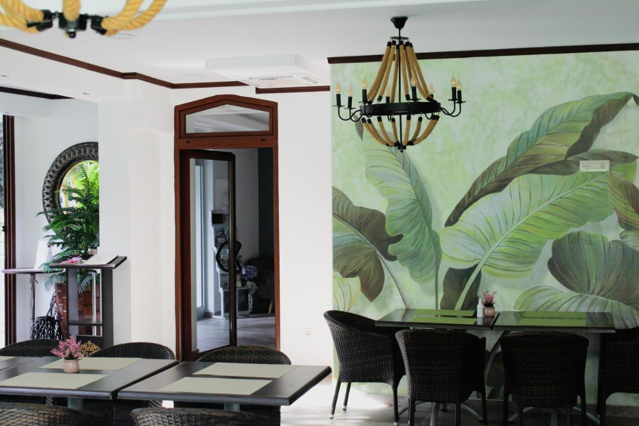 Sun Village Aparthotel แฮร์เซ็ก-โนวี ภายนอก รูปภาพ