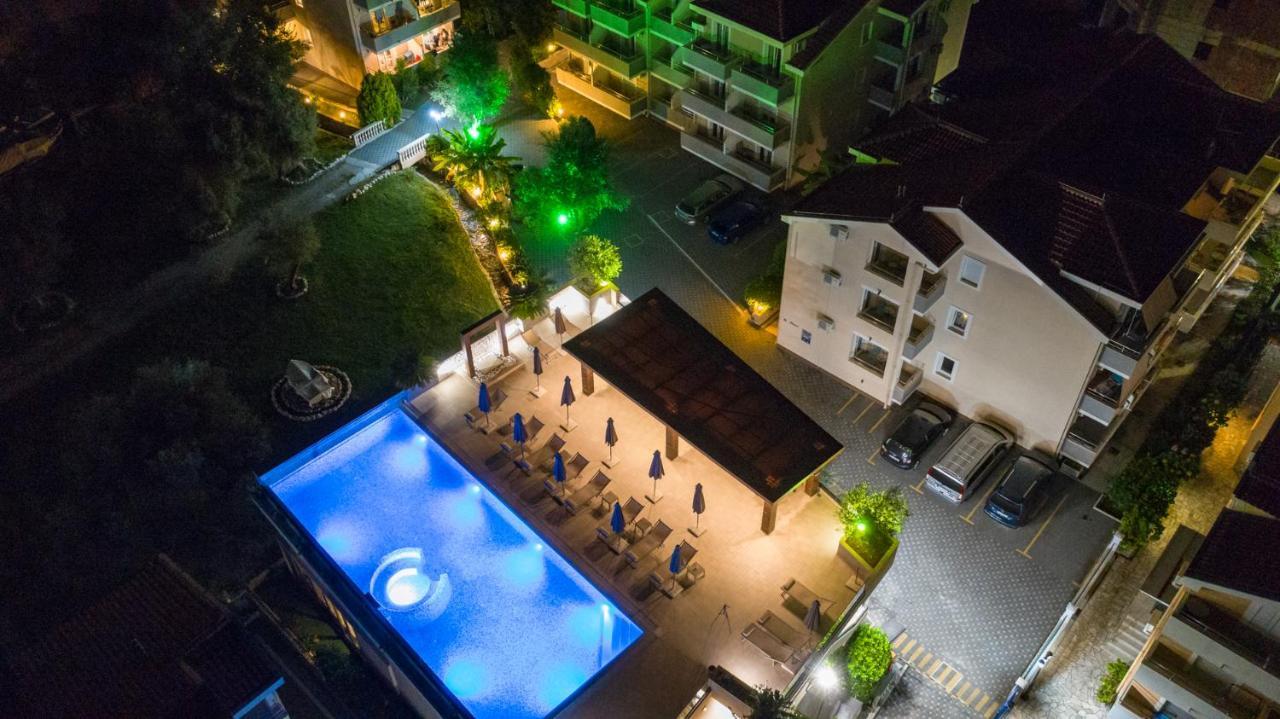Sun Village Aparthotel แฮร์เซ็ก-โนวี ภายนอก รูปภาพ