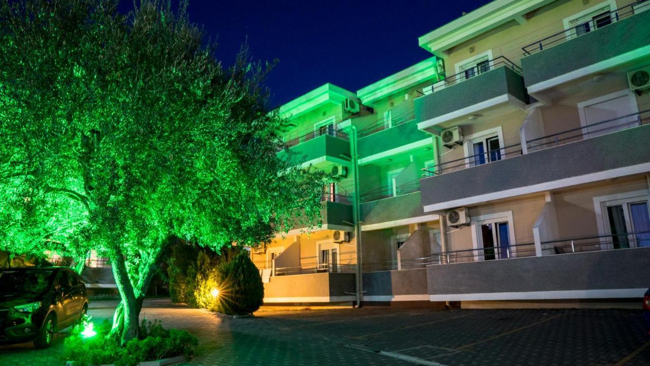 Sun Village Aparthotel แฮร์เซ็ก-โนวี ภายนอก รูปภาพ